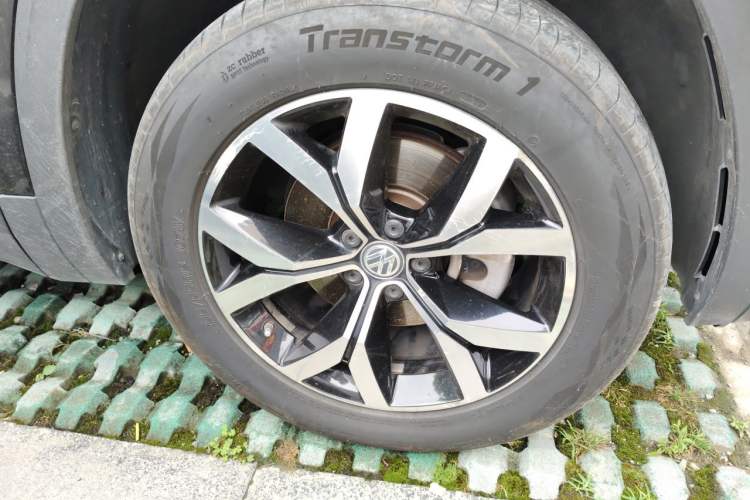 Used Volkswagen Teramont 2017 330TSI Two-Wheel-Drive Luxury Edition Right Front Wheel Hub
