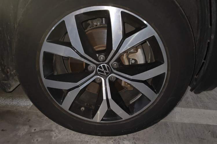 Used Volkswagen Teramont 2017 330TSI Two-Wheel-Drive Luxury Edition Right Front Wheel Hub