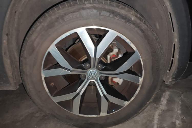 Used Volkswagen Teramont 2017 380TSI Four-Wheel Drive Luxury Edition Right Front Wheel Hub