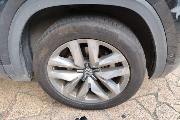 Used Volkswagen Teramont 2017 330TSI Two-Wheel-Drive Flagship Edition Right Front Wheel Hub