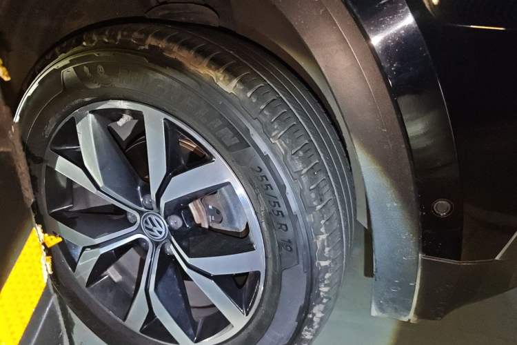 Used Volkswagen Teramont 2017 380TSI Four-Wheel Drive Luxury Edition Right Front Wheel Hub