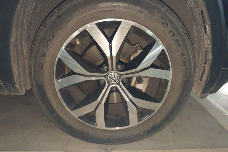 Used Volkswagen Teramont 2017 380TSI Four-Wheel Drive Luxury Edition Right Front Wheel Hub