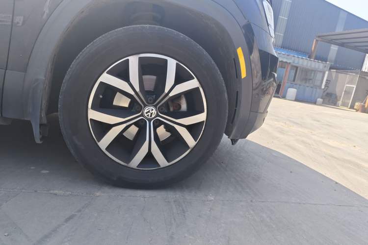 Used Volkswagen Teramont 2017 330TSI Two-Wheel-Drive Luxury Edition Right Front Wheel Hub