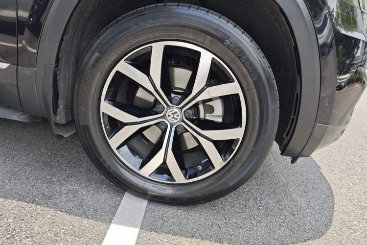 Used Volkswagen Teramont 2017 380TSI Four-Wheel Drive Luxury Edition Right Front Wheel Hub