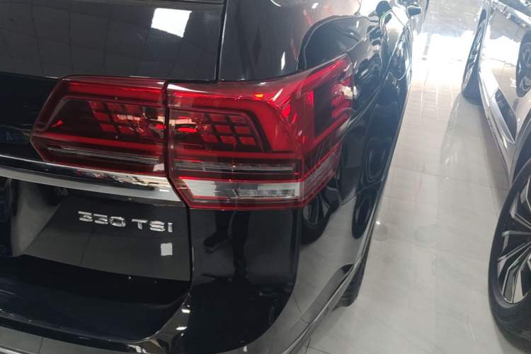 Used Volkswagen Teramont 2017 330TSI Two-Wheel-Drive Luxury Edition Right Rear Taillight