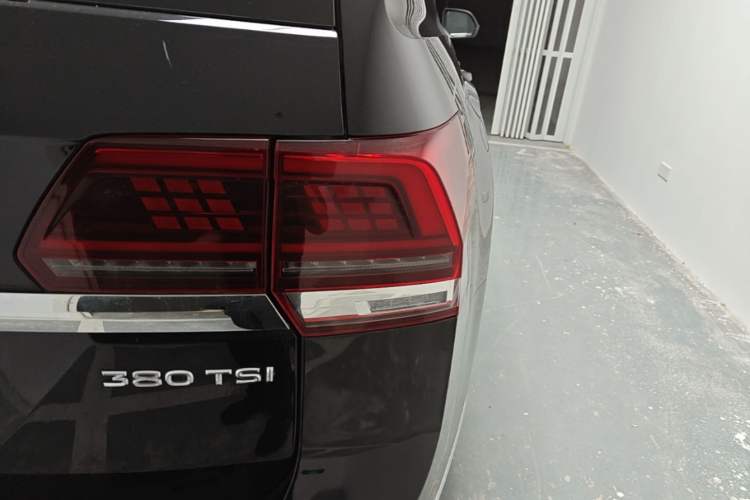 Used Volkswagen Teramont 2017 380TSI Four-Wheel Drive Luxury Edition Right Rear Taillight