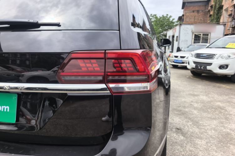 Used Volkswagen Teramont 2017 530 V6 Four-Wheel Drive Flagship Edition Right Rear Taillight
