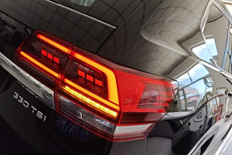 Used Volkswagen Teramont 2017 330TSI Two-Wheel-Drive Luxury Edition Right Rear Taillight