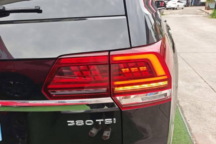 Used Volkswagen Teramont 2017 380TSI Four-Wheel Drive Luxury Edition Right Rear Taillight