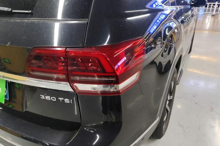 Used Volkswagen Teramont 2017 380TSI Four-Wheel Drive Luxury Edition Right Rear Taillight