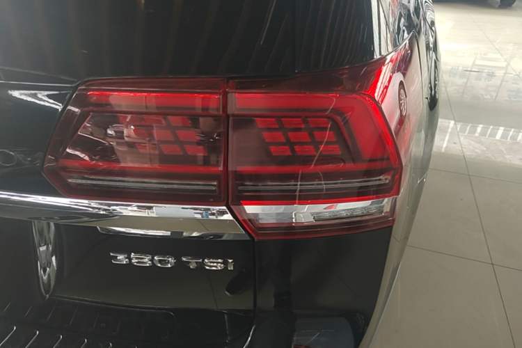 Used Volkswagen Teramont 2017 380TSI Four-Wheel Drive Luxury Edition Right Rear Taillight