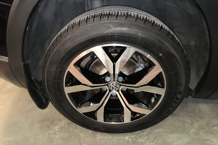 Used Volkswagen Teramont 2017 530 V6 Four-Wheel Drive Luxury Edition Right Rear Wheel Hub