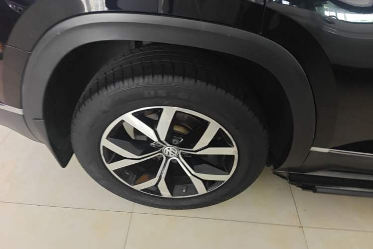Used Volkswagen Teramont 2017 380TSI Four-Wheel Drive Luxury Edition Right Rear Wheel Hub