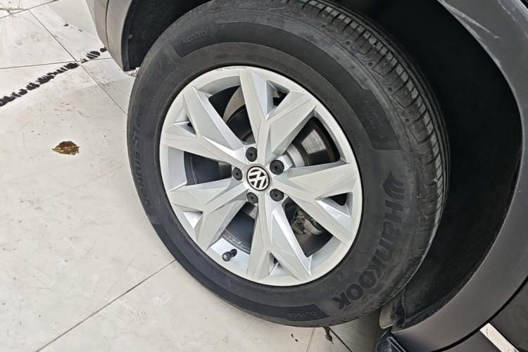 Used Volkswagen Teramont 2017 380TSI Four-Wheel Drive Comfort Edition Right Rear Wheel Hub