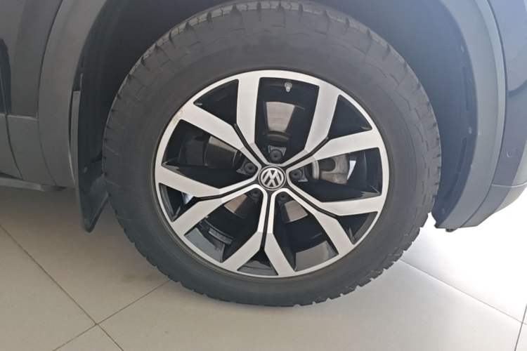 Used Volkswagen Teramont 2017 380TSI Four-Wheel Drive Luxury Edition Right Rear Wheel Hub