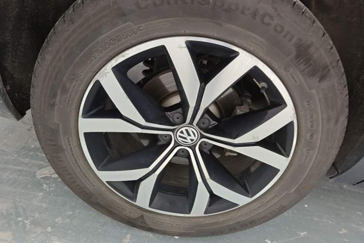 Used Volkswagen Teramont 2017 380TSI Four-Wheel Drive Luxury Edition Right Rear Wheel Hub