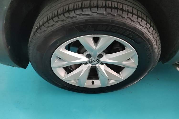 Used Volkswagen Teramont 2017 330TSI Two-Wheel-Drive Comfort Edition Right Rear Wheel Hub
