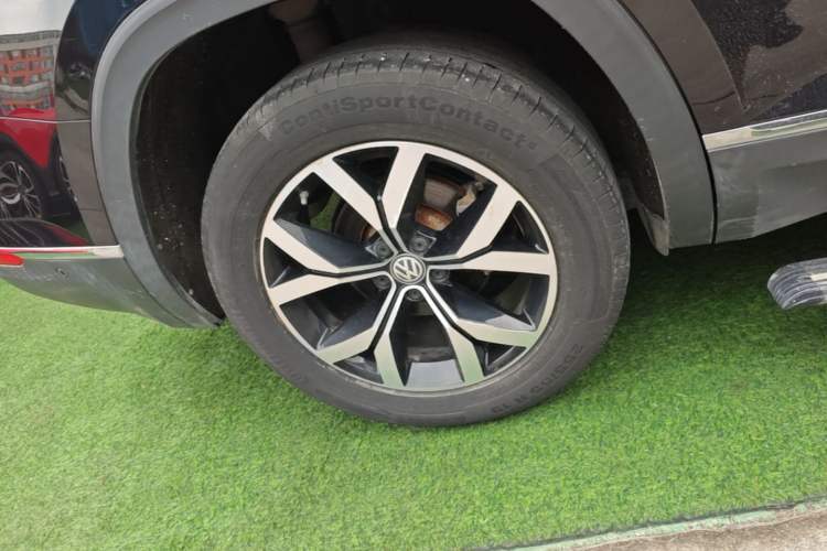 Used Volkswagen Teramont 2017 380TSI Four-Wheel Drive Luxury Edition Right Rear Wheel Hub