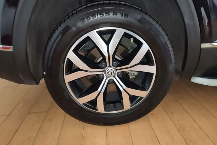 Used Volkswagen Teramont 2017 330TSI Two-Wheel-Drive Luxury Edition Right Rear Wheel Hub