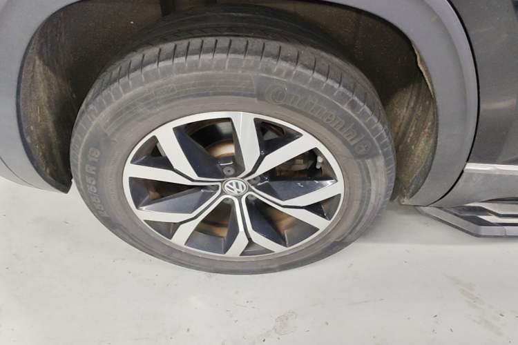 Used Volkswagen Teramont 2017 380TSI Four-Wheel Drive Luxury Edition Right Rear Wheel Hub