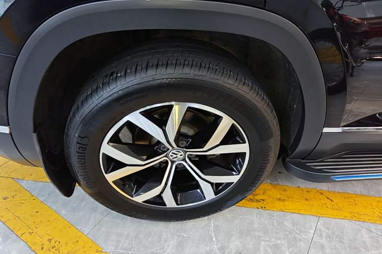 Used Volkswagen Teramont 2017 380TSI Four-Wheel Drive Luxury Edition Right Rear Wheel Hub