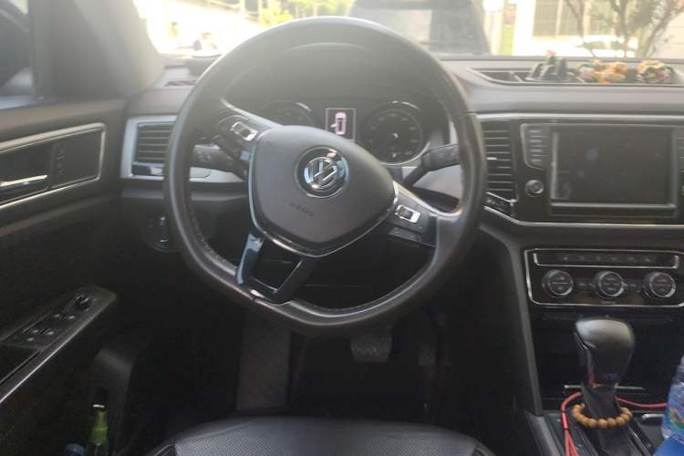 Used Volkswagen Teramont 2017 530 V6 Four-Wheel Drive Luxury Edition Steering Wheel