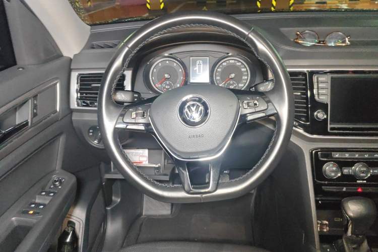 Used Volkswagen Teramont 2017 530 V6 Four-Wheel Drive Luxury Edition Steering Wheel