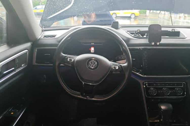 Used Volkswagen Teramont 2017 530 V6 Four-Wheel Drive Flagship Edition Steering Wheel