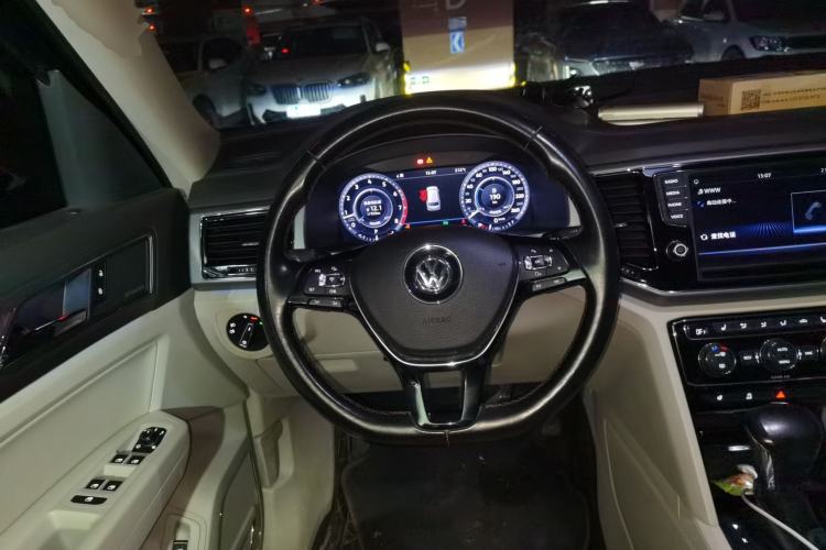 Used Volkswagen Teramont 2017 330TSI Two-Wheel-Drive Flagship Edition Steering Wheel