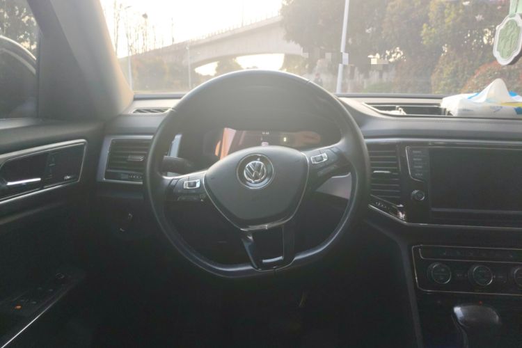 Used Volkswagen Teramont 2017 530 V6 Four-Wheel Drive Flagship Edition Steering Wheel
