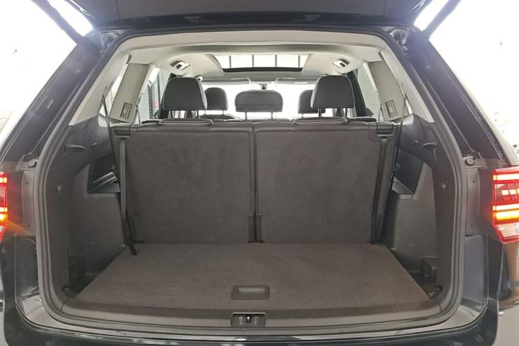 Used Volkswagen Teramont 2017 330TSI Two-Wheel-Drive Luxury Edition Trunk