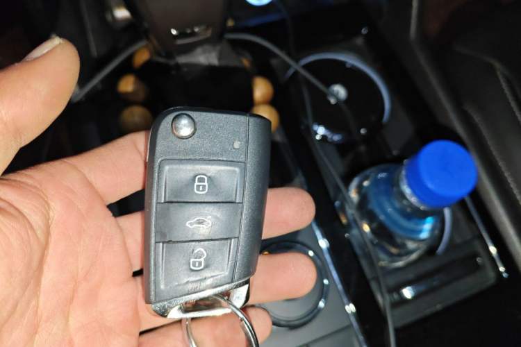 Used Volkswagen Teramont 2017 530 V6 Four-Wheel Drive Luxury Edition Vehicle Key