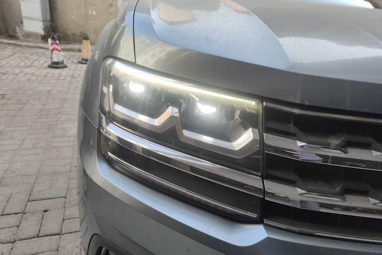 Used Volkswagen Teramont 2017 380TSI Four-Wheel Drive Luxury Edition Right Front Headlight