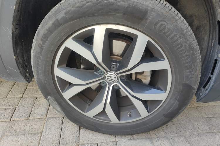 Used Volkswagen Teramont 2017 380TSI Four-Wheel Drive Luxury Edition Right Front Wheel Hub