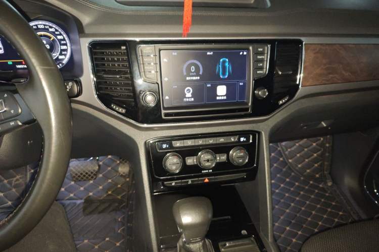 Used Volkswagen Teramont 2017 530 V6 Four-Wheel Drive Supreme Flagship Edition Audio And AC Panel