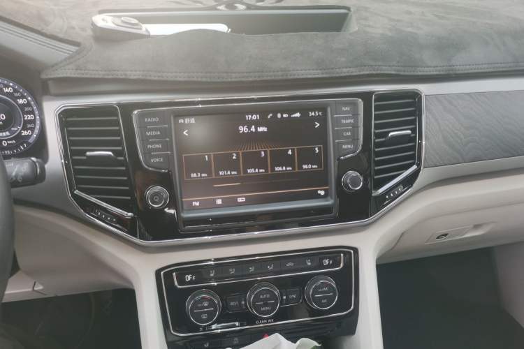 Used Volkswagen Teramont 2017 530 V6 Four-Wheel Drive Supreme Flagship Edition Audio And AC Panel