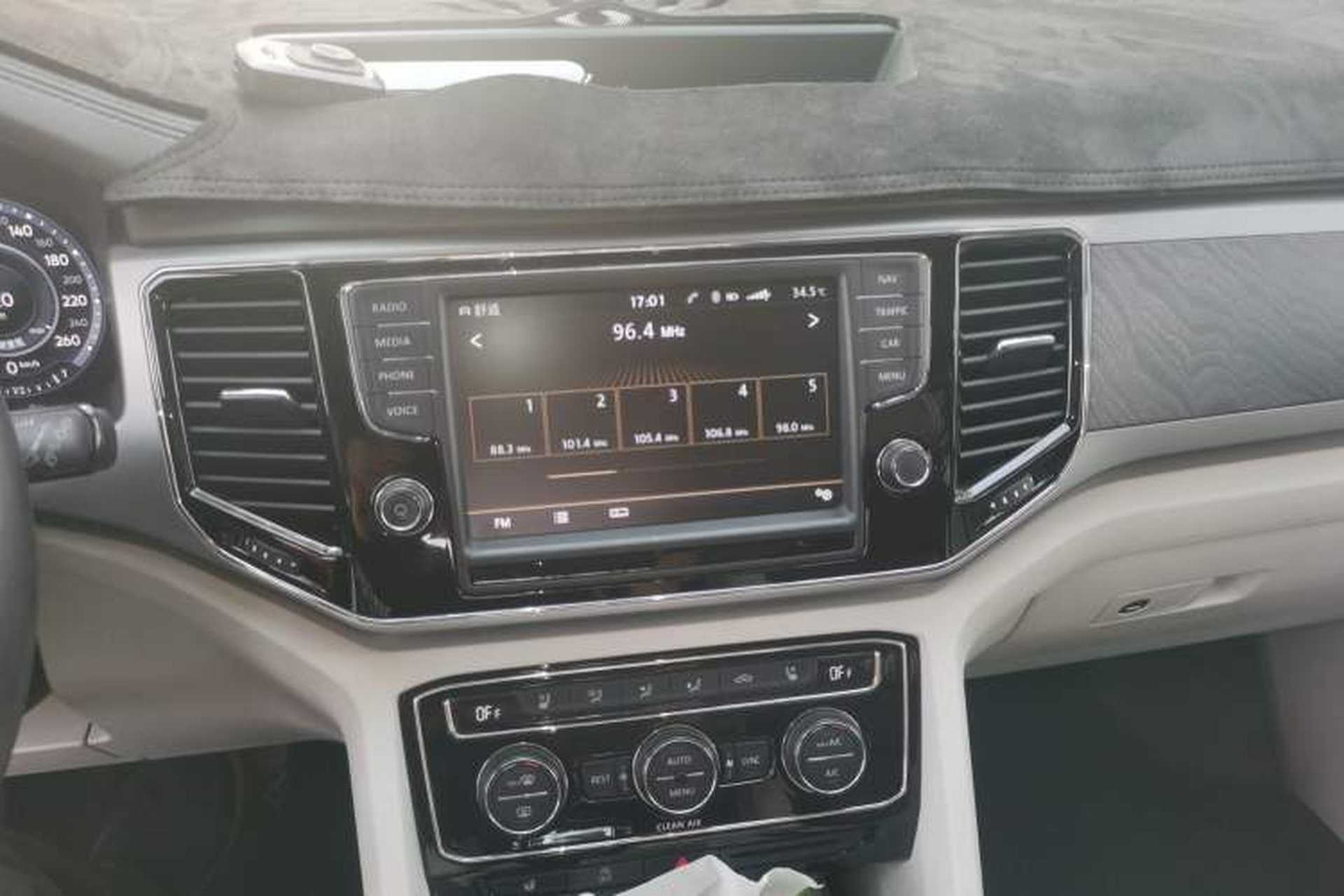 Used Volkswagen Teramont 2017 530 V6 Four-Wheel Drive Supreme Flagship Edition Audio And AC Panel
