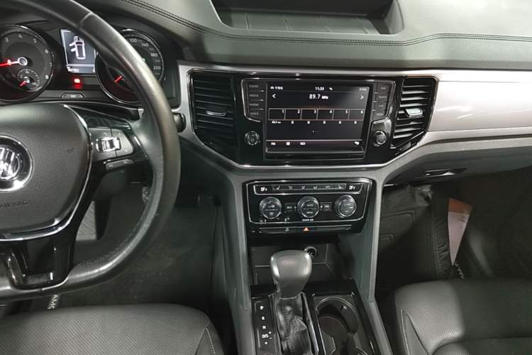 Used Volkswagen Teramont 2017 380TSI Four-Wheel Drive Luxury Edition Audio And AC Panel