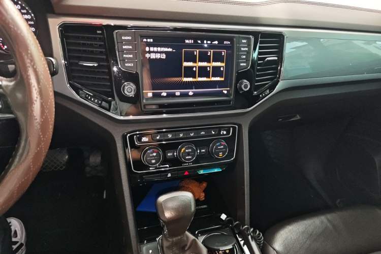 Used Volkswagen Teramont 2017 380TSI Four-Wheel Drive Luxury Edition Audio And AC Panel