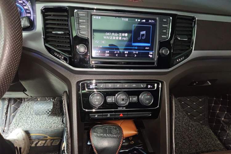 Used Volkswagen Teramont 2017 530 V6 Four-Wheel Drive Flagship Edition Audio And AC Panel
