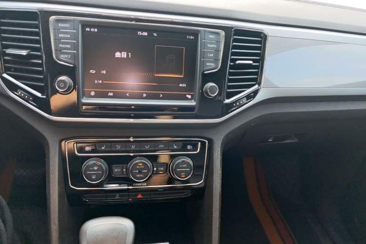 Used Volkswagen Teramont 2017 380TSI Four-Wheel Drive Luxury Edition Audio And AC Panel