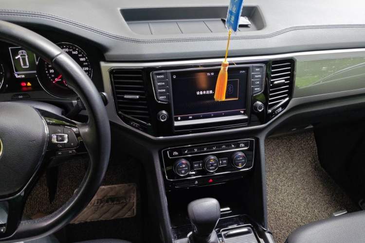 Used Volkswagen Teramont 2017 330TSI Two-Wheel-Drive Luxury Edition Audio And AC Panel