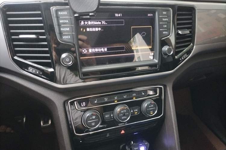 Used Volkswagen Teramont 2017 380TSI Four-Wheel Drive Luxury Edition Audio And AC Panel