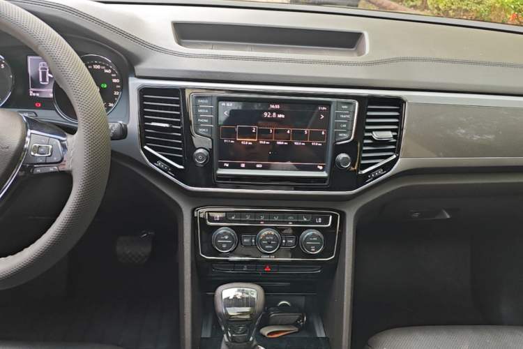 Used Volkswagen Teramont 2017 380TSI Four-Wheel Drive Luxury Edition Audio And AC Panel