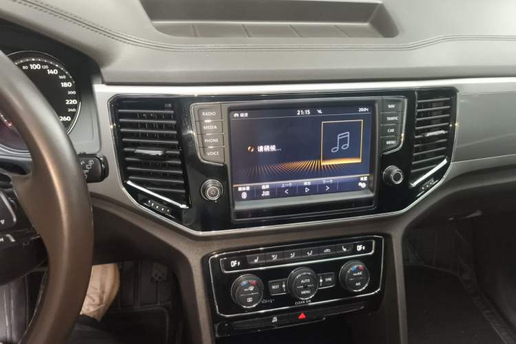 Used Volkswagen Teramont 2017 380TSI Four-Wheel Drive Luxury Edition Audio And AC Panel