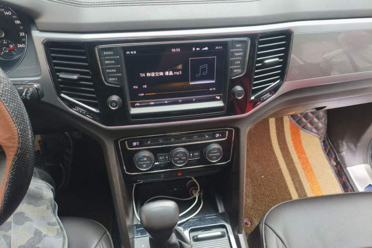 Used Volkswagen Teramont 2017 380TSI Four-Wheel Drive Luxury Edition Audio And AC Panel