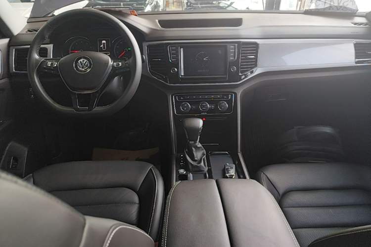 Used Volkswagen Teramont 2017 330TSI Two-Wheel-Drive Luxury Edition Audio And AC Panel