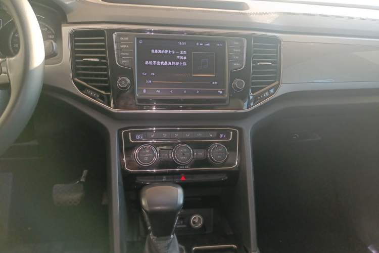 Used Volkswagen Teramont 2017 330TSI Two-Wheel-Drive Luxury Edition Audio And AC Panel