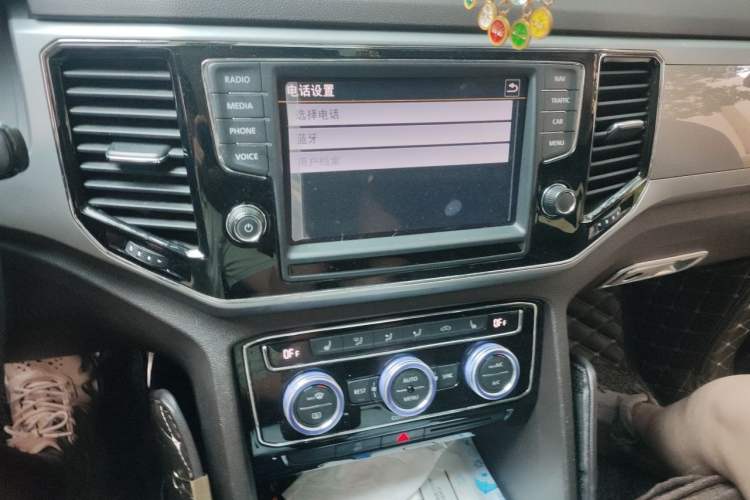 Used Volkswagen Teramont 2017 330TSI Two-Wheel-Drive Luxury Edition Audio And AC Panel