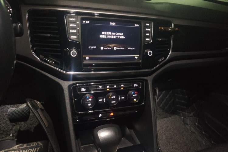 Used Volkswagen Teramont 2017 380TSI Four-Wheel Drive Comfort Edition Audio And AC Panel